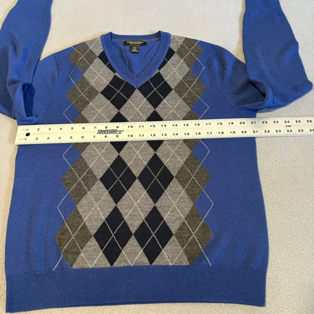 Banana Republic V-Neck Sweater Mens Medium Blue Argyle Extra Fine Merino Wool